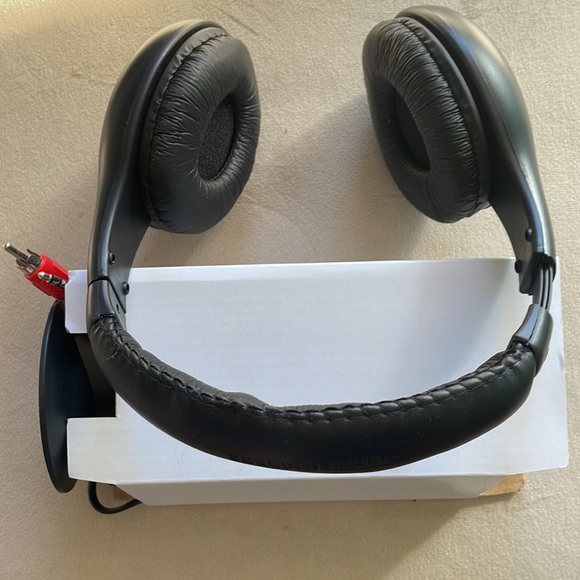 🆕 Sharper Image AIRTUNE wireless TV headphones - Picture 4 of 4